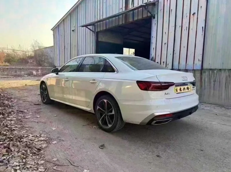 奥迪A4L 内饰前排