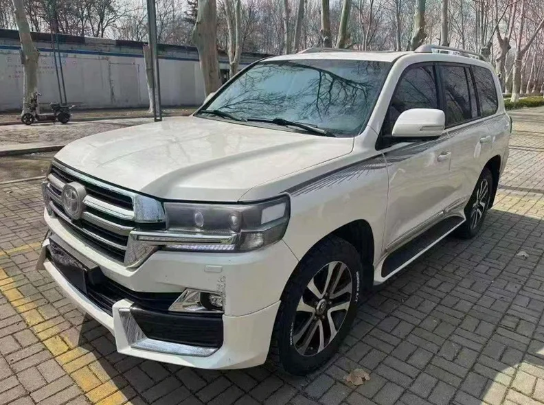 丰田兰德酷路泽 正面外观三