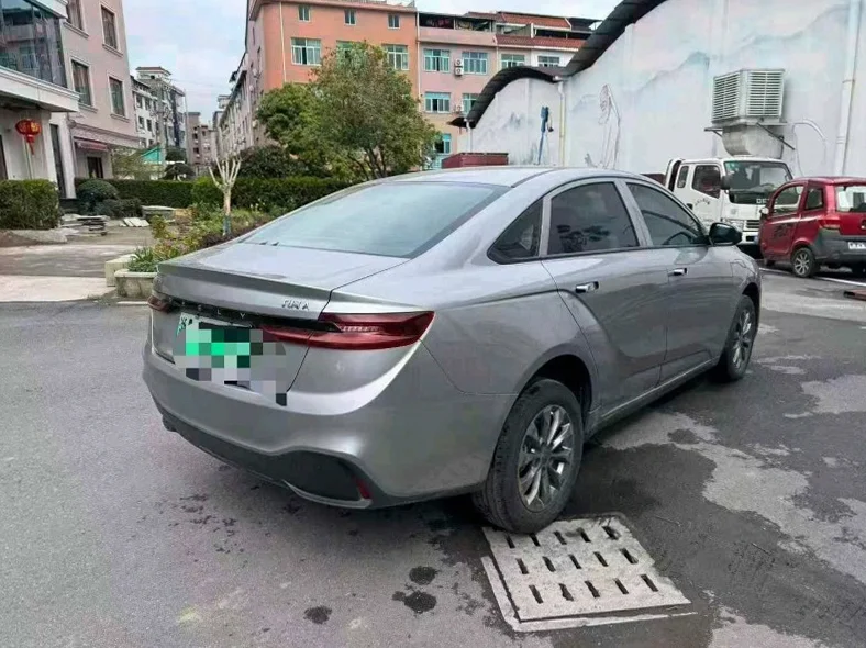 吉利几何 后面外观二