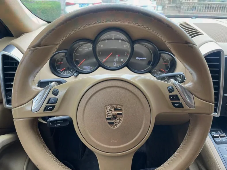 保时捷卡宴 内饰前排