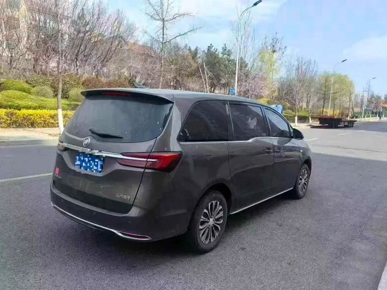 别克GL8 内饰前排