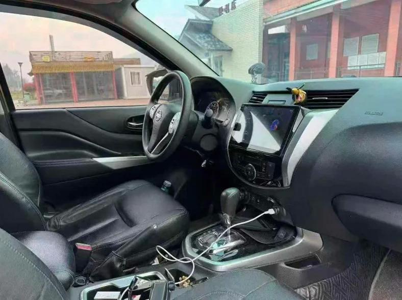 日产途达 后面外观一