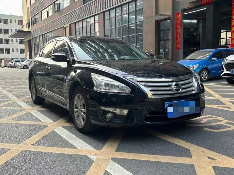 日产天籁 正面外观二