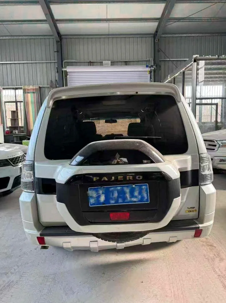 三菱帕杰罗 驾驶室