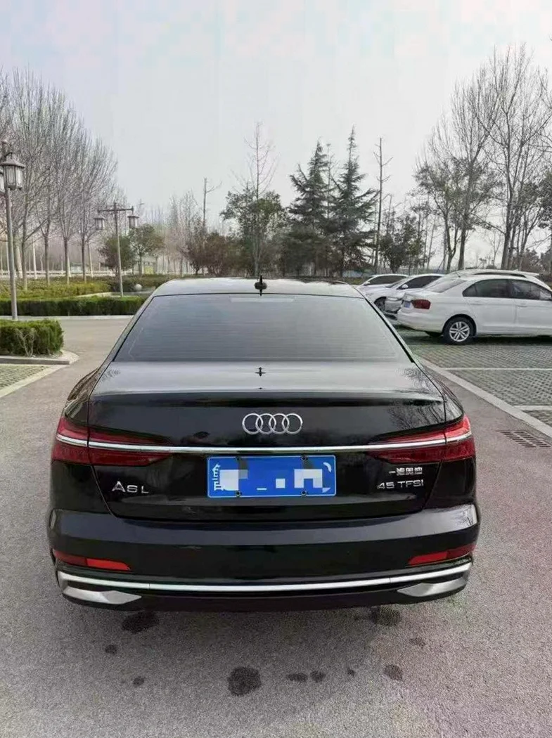 奥迪A6L 内饰前排