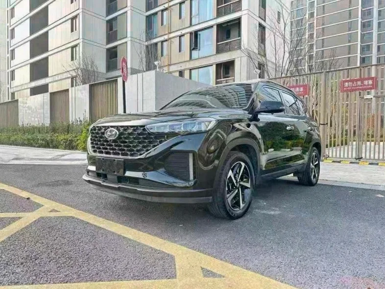 现代ix35 正面外观二