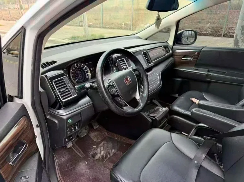 本田艾力绅 后面外观二