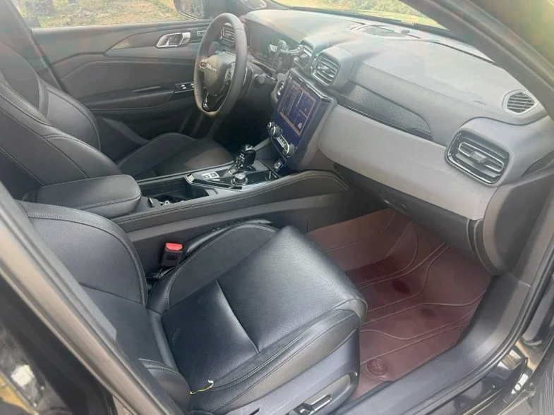 领克03 内饰后排