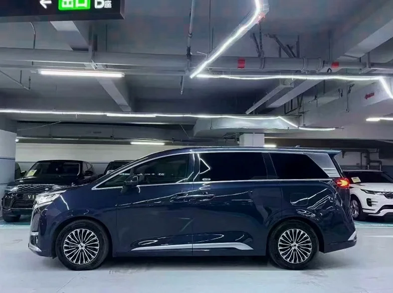 腾势D9 内饰后排