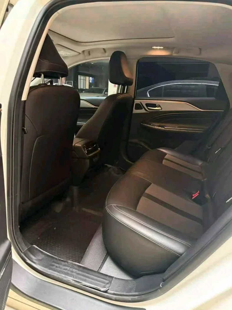 传祺埃安S 正面外观三