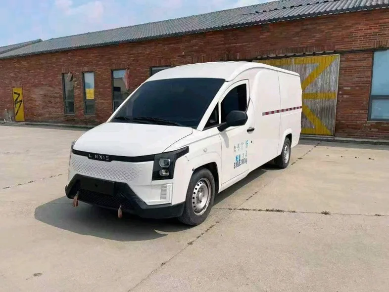 五菱汽车菱势黄金仓 正面外观二