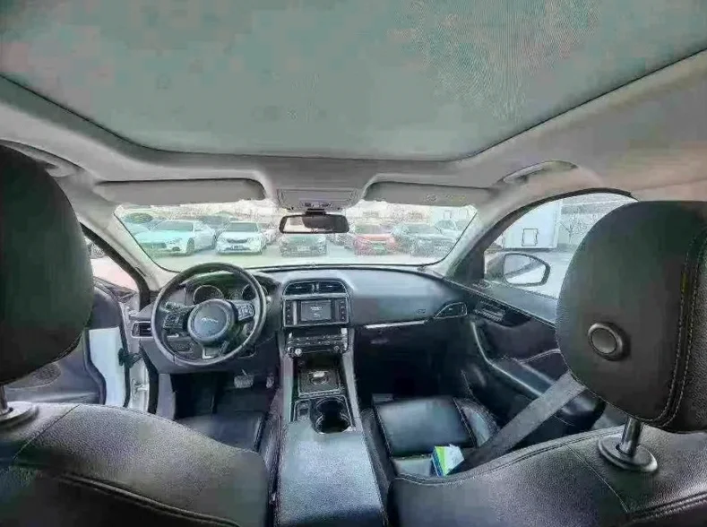 捷豹F-PACE 正面外观三