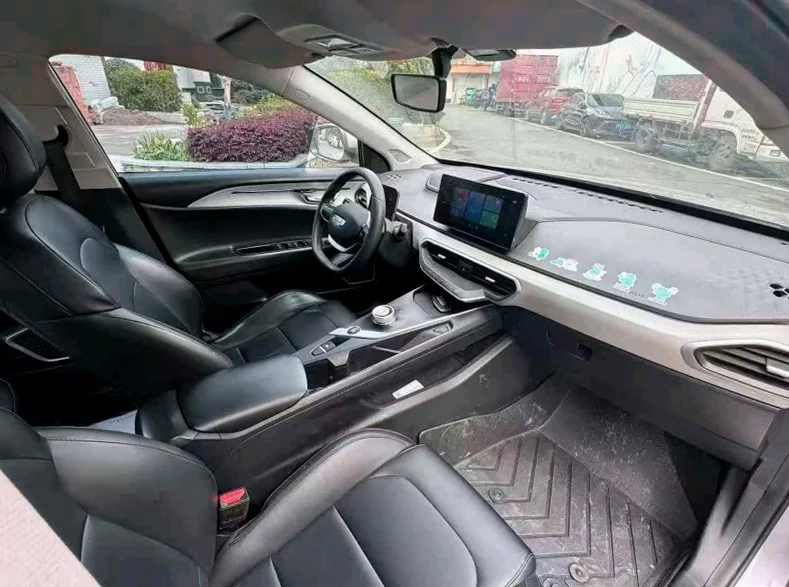 吉利几何 内饰前排