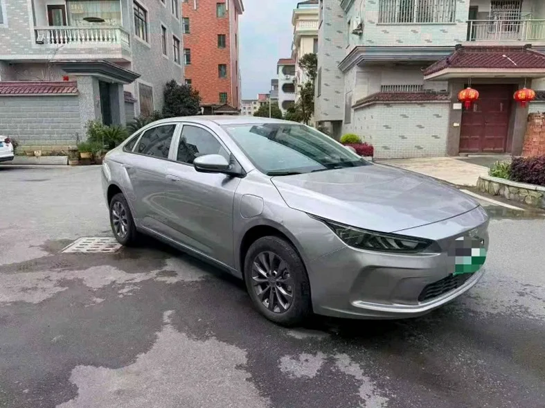 吉利几何 后面外观一