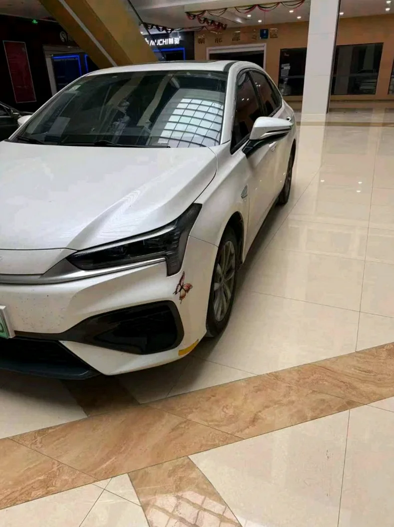 传祺埃安S 后面外观一