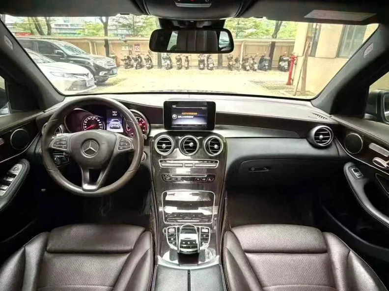 奔驰GLC 后面外观三