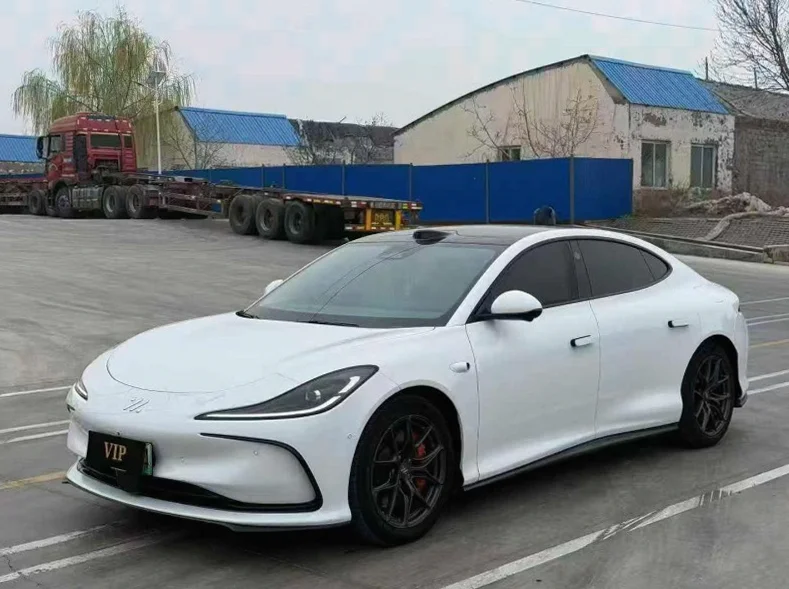 智己LS6 正面外观二