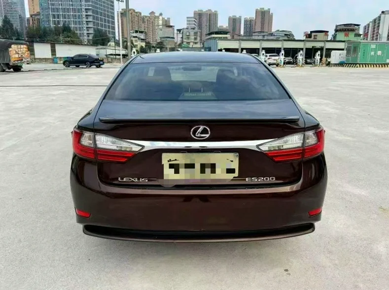 雷克萨斯ES 驾驶室