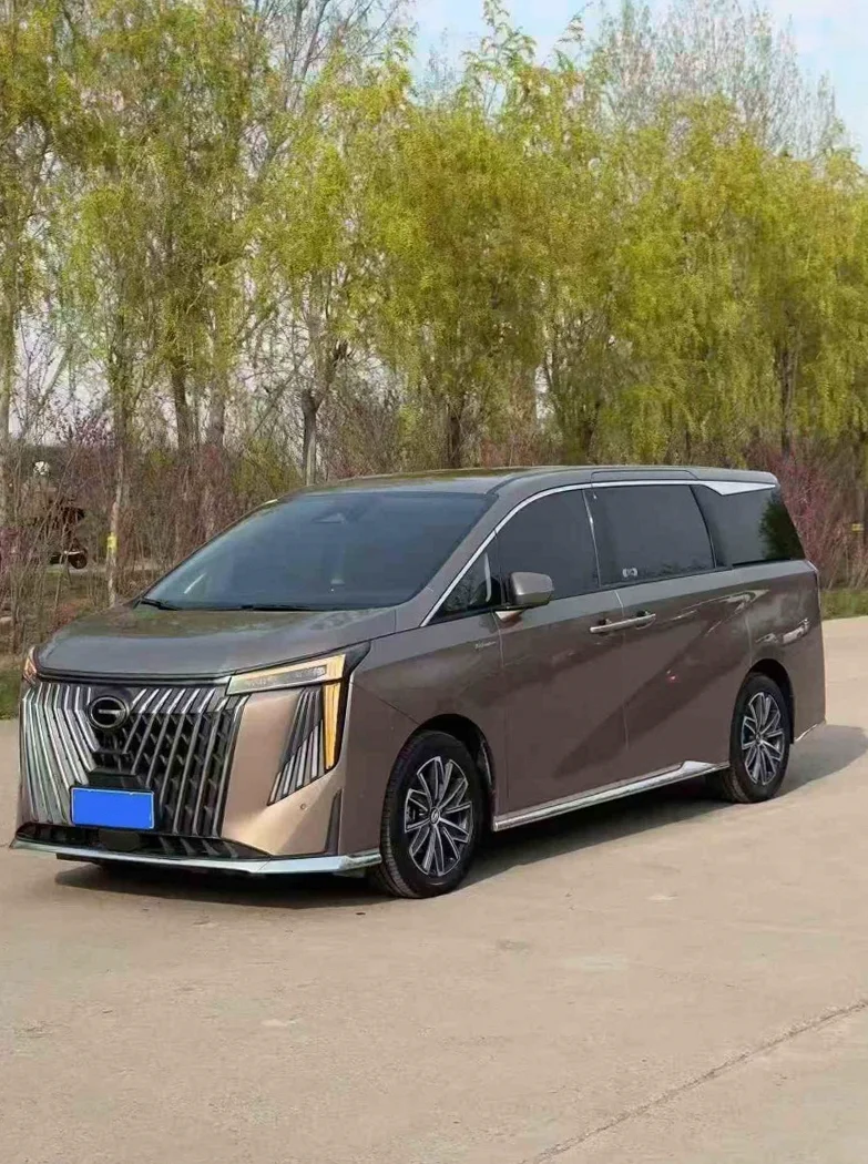 传祺M8 正面外观三