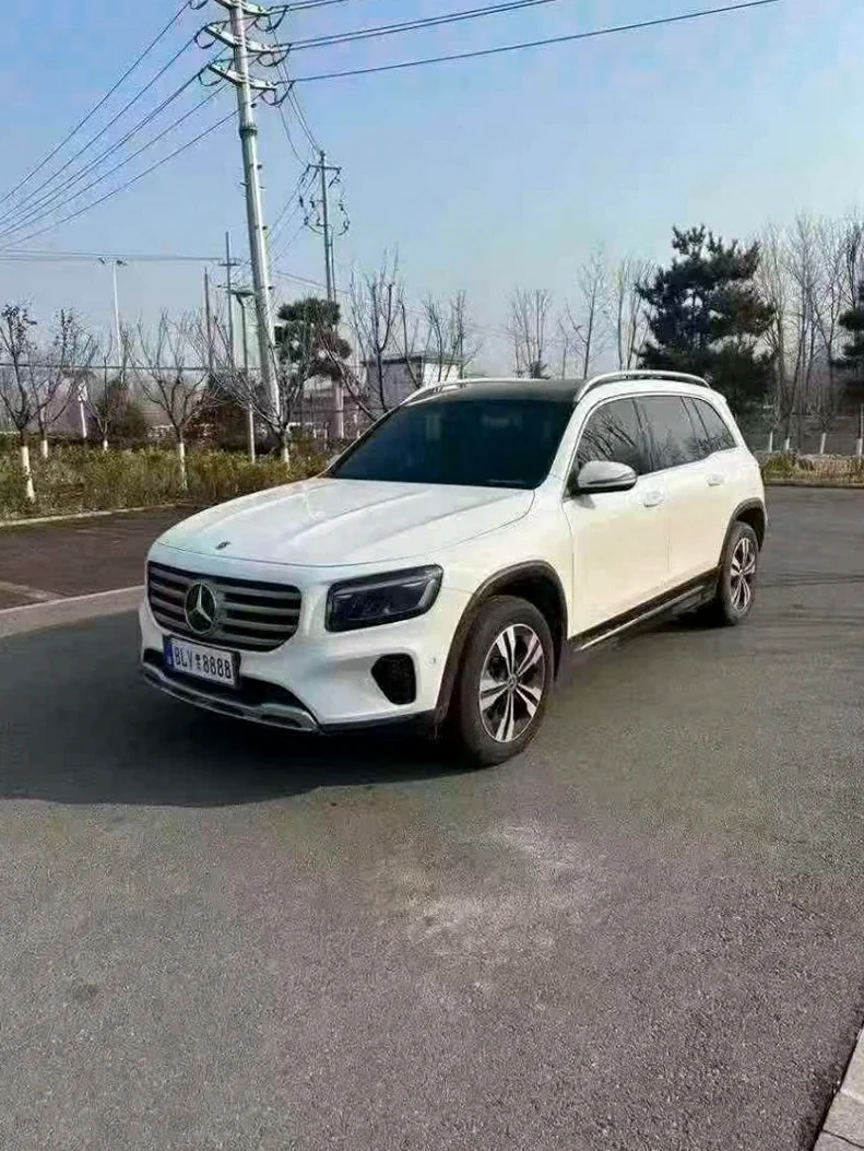 奔驰GLB 正面外观三