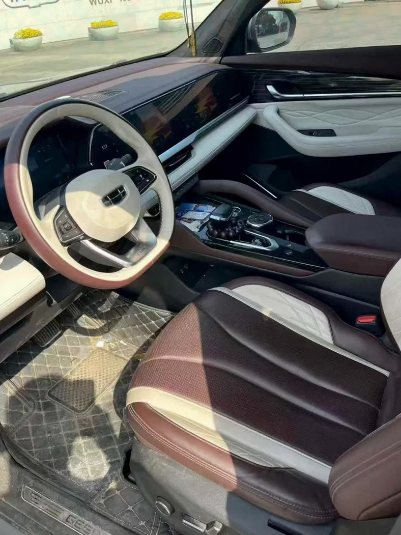 吉利星越 后面外观一