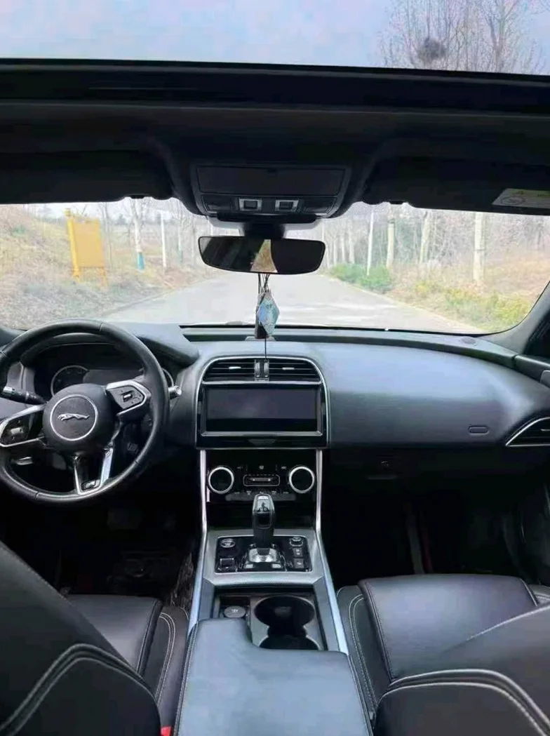 捷豹XEL 后面外观一