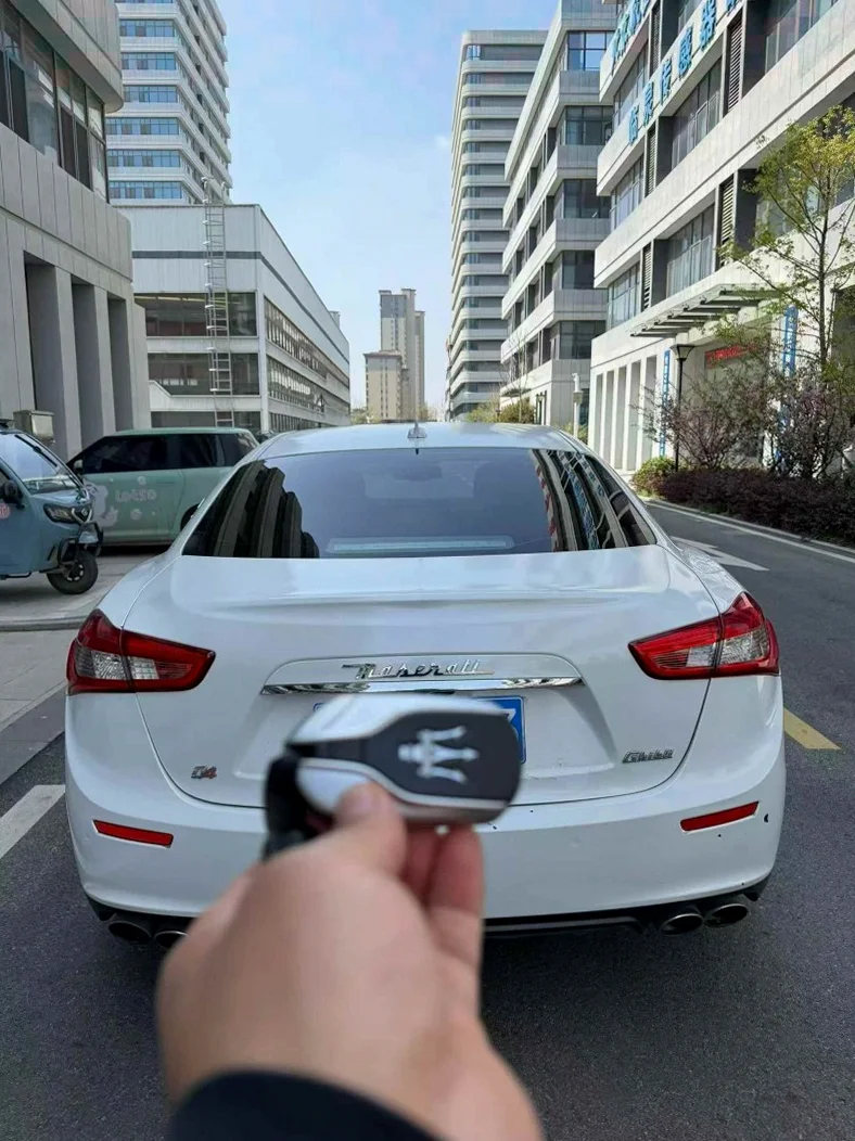 玛莎拉蒂Ghibli 驾驶室