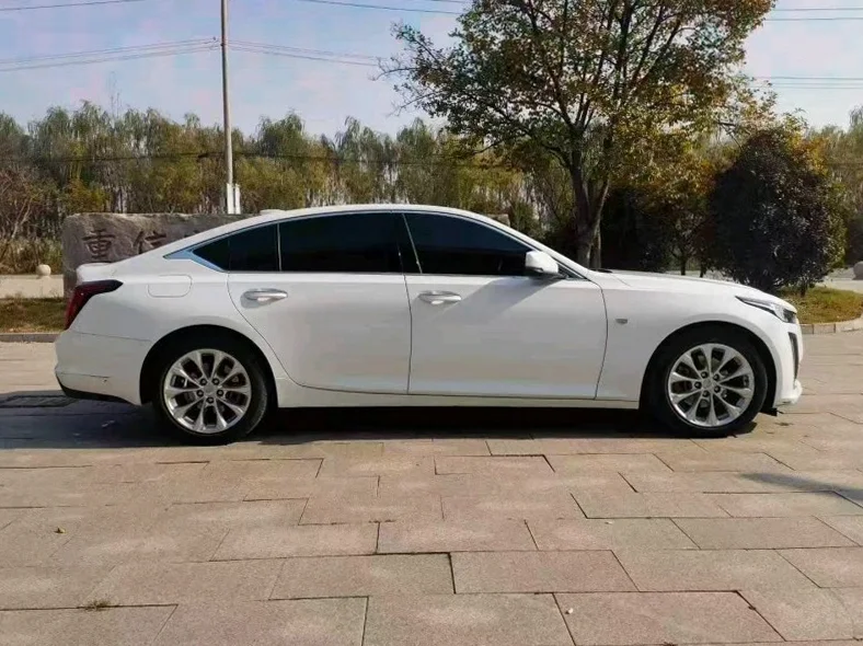 凯迪拉克CT5 后面外观三