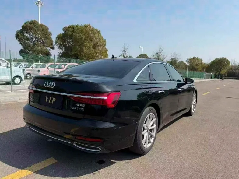 奥迪A6L 内饰后排