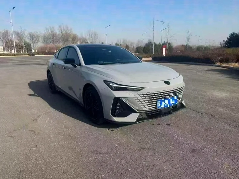 长安汽车UNI 正面外观二