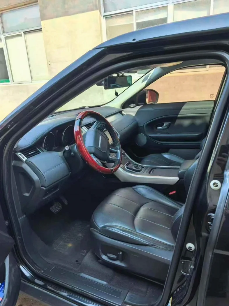 路虎极光 正面外观三