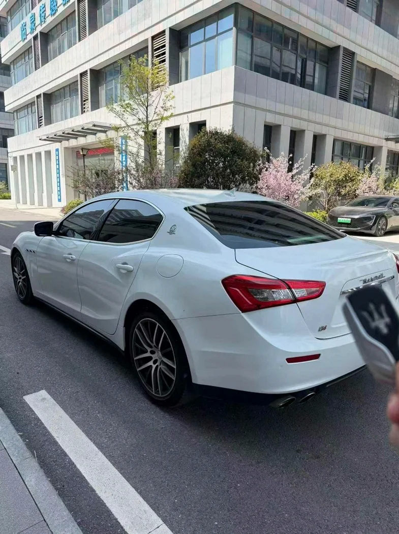 玛莎拉蒂Ghibli 内饰后排