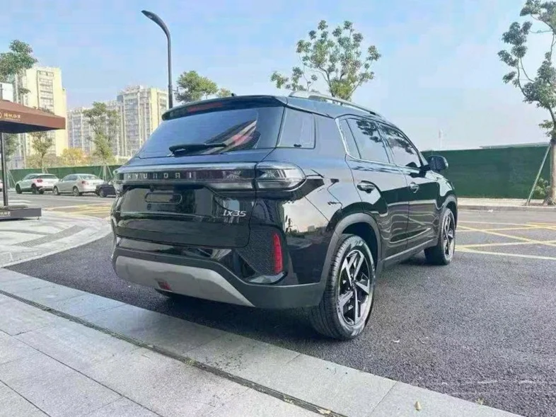 现代ix35 后面外观一