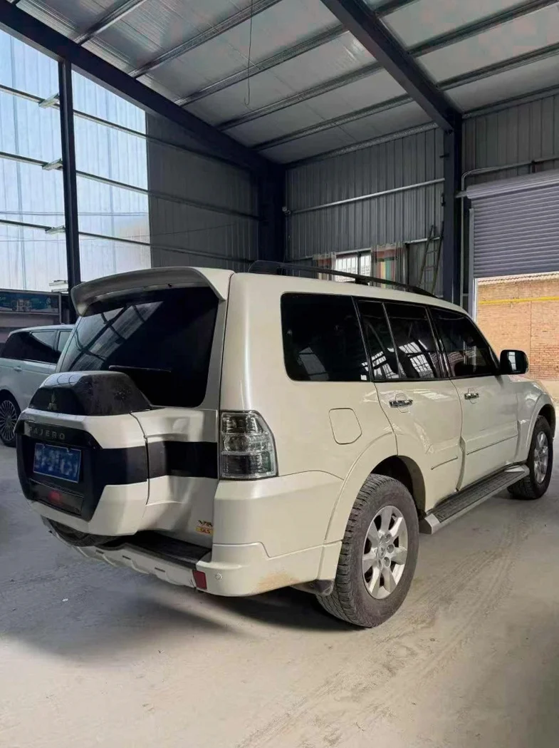 三菱帕杰罗 内饰后排