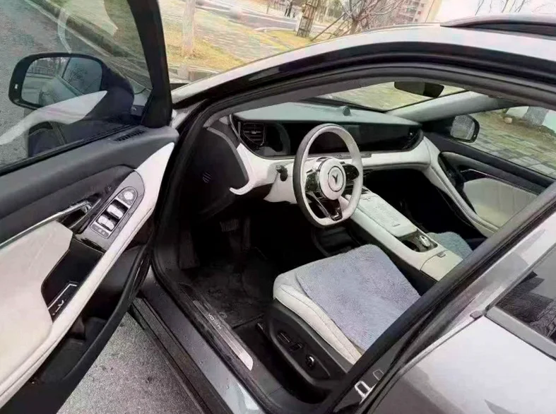 岚图汽车FREE 后面外观二