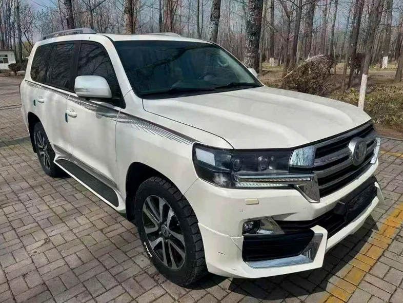 丰田兰德酷路泽 正面外观二