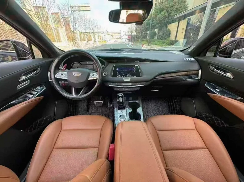 凯迪拉克XT4 内饰前排