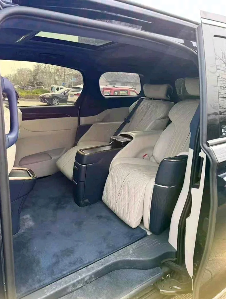 别克GL8 内饰后排