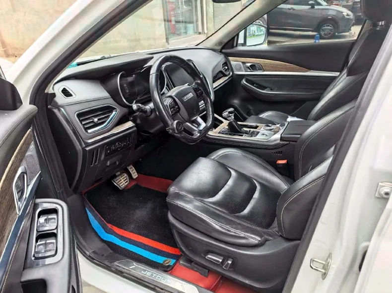 奇瑞捷途 内饰后排