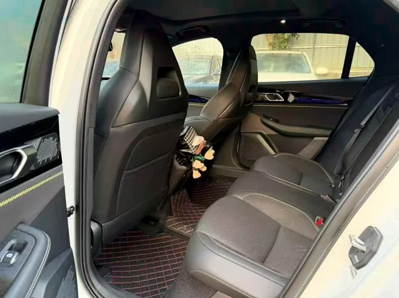 领克03 后面外观一