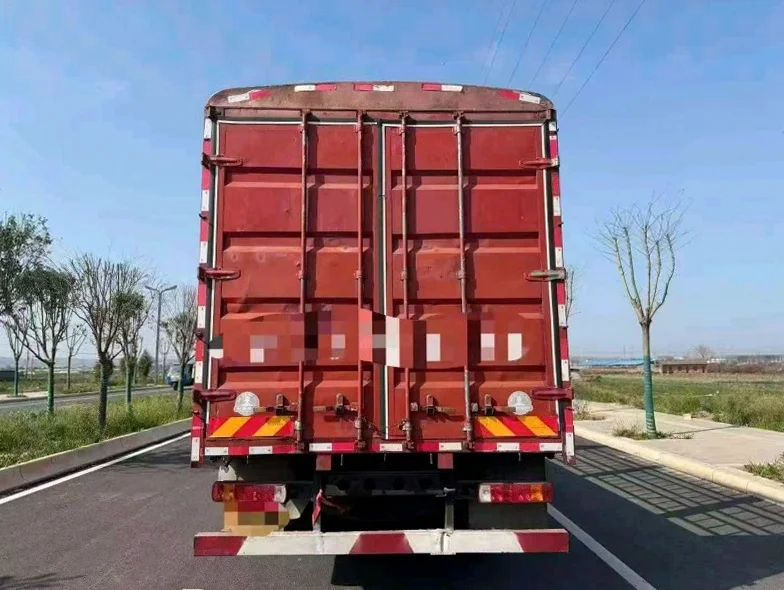 解放卡车 后面外观三