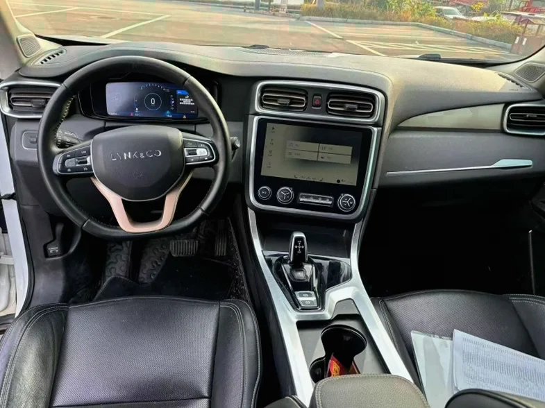 领克01 后面外观一