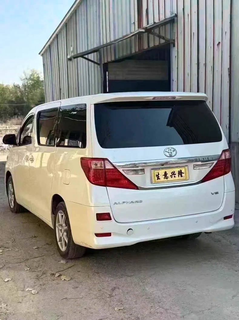 丰田埃尔法 内饰后排