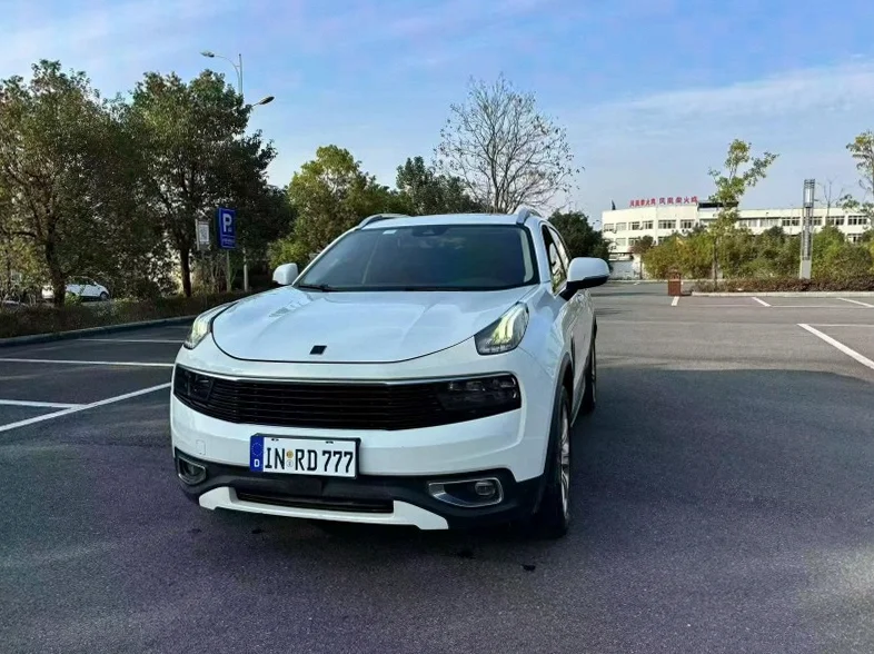 领克01 正面外观三