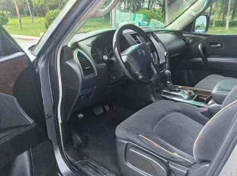 日产途乐 后面外观一