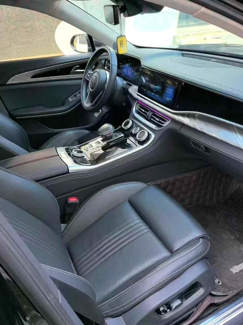 红旗H9 后面外观一