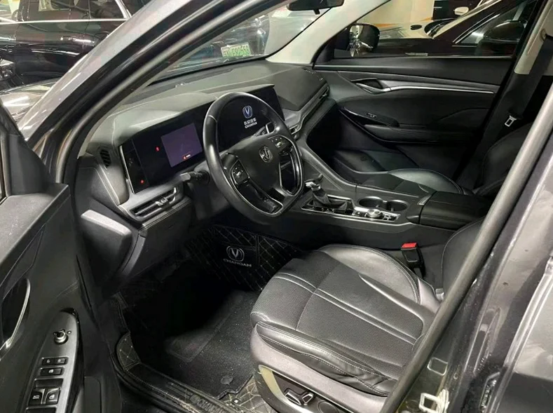 长安汽车CS75 正面外观三