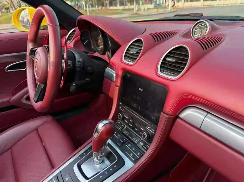 保时捷718 正面外观三