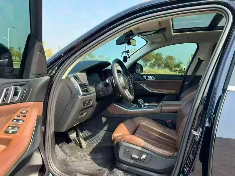 宝马X5 后面外观一