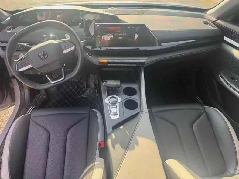 长安汽车UNI 后面外观二